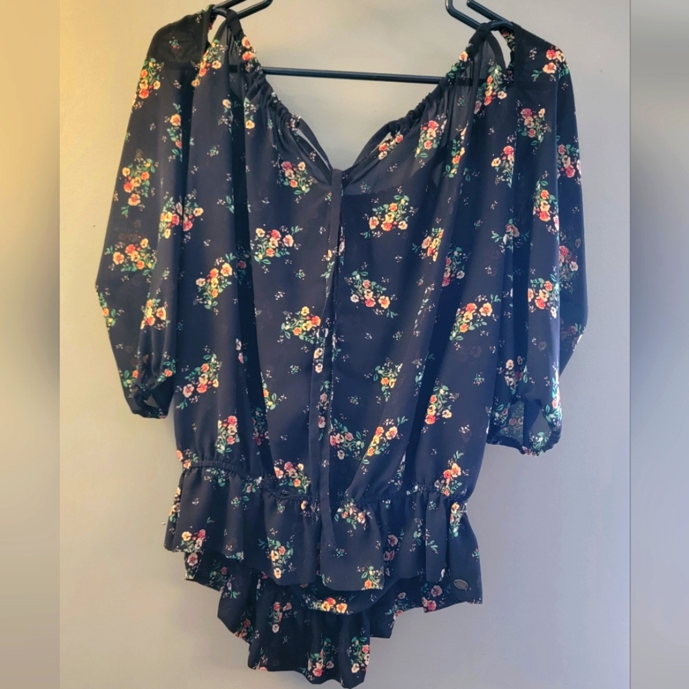 Guess black and floral blouse M